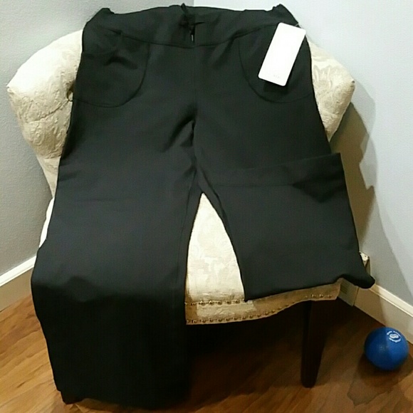 Lululemon athletic pants in black