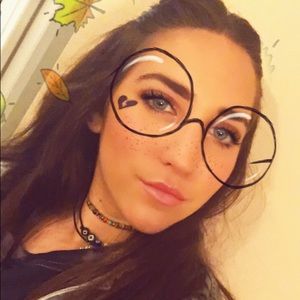 Meet your Posher, Olivia