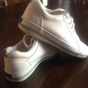 White all leather Kedsport shoes