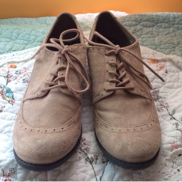 Tan suede oxfords - Picture 2 of 3