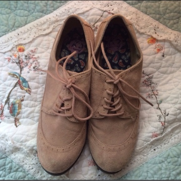 Tan suede oxfords - Picture 3 of 3