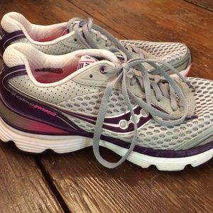 Saucony tennis shoes size 7.5