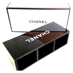 Chanel Holder