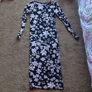 Black dress with daisies