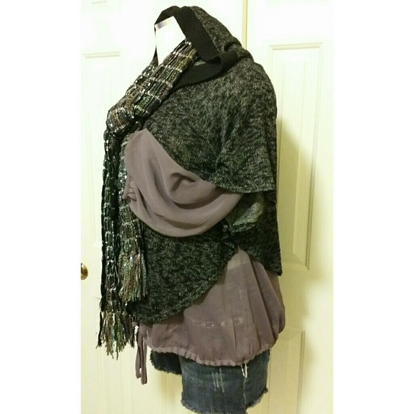 -SOLD- Timing, hoodie button up cape - Picture 2 of 4