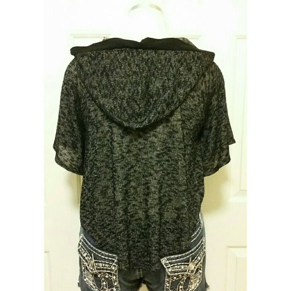 -SOLD- Timing, hoodie button up cape - Picture 4 of 4