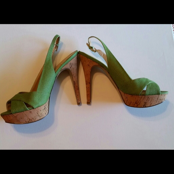 💐 GUESS Platform Heels 💐
