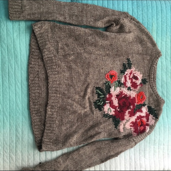 ABERCROMBIE & FITCH KNIT SWEATER