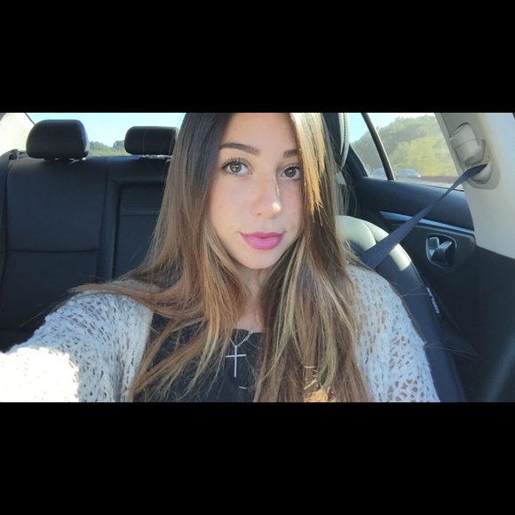 Meet your Posher, Nicole - Picture 1 of 1