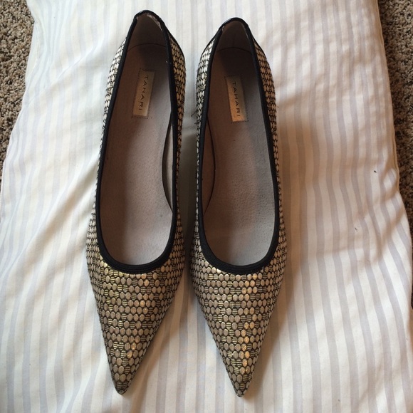 Tahari pumps