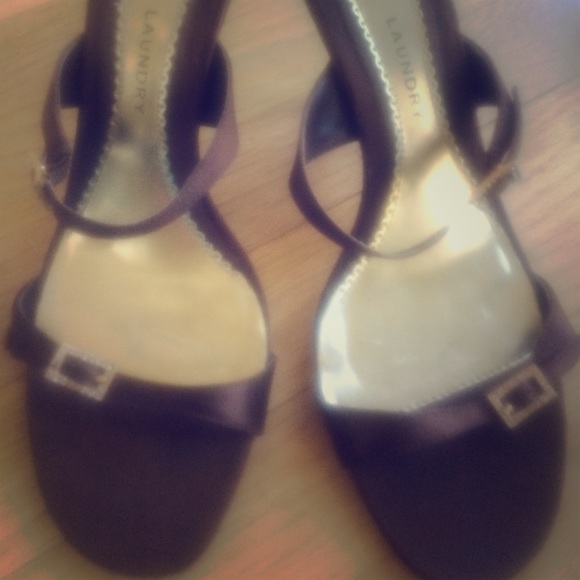 Size 8 1/2 evening shoe