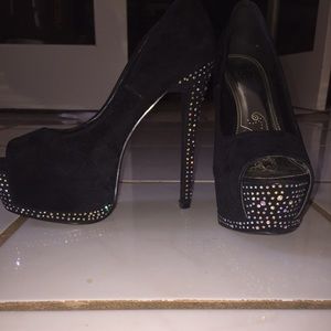 Fun sparkly rhinestone Vegas shoes!