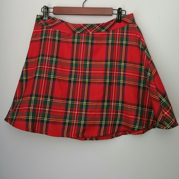 SOLD Plaid skirt - Picture 2 of 4