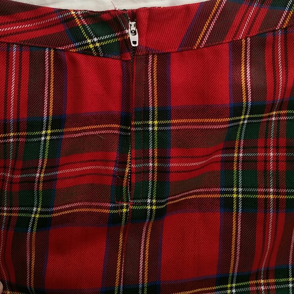 SOLD Plaid skirt - Picture 3 of 4