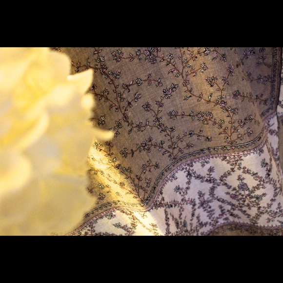 100% cashmere scarf with full hand embroidery