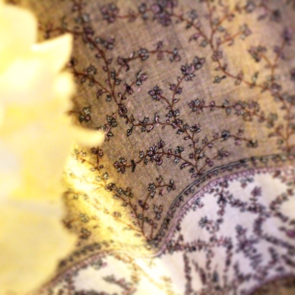 100% cashmere scarf with full hand embroidery