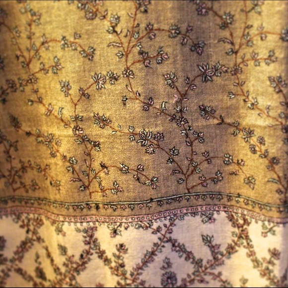 100% cashmere scarf with full hand embroidery