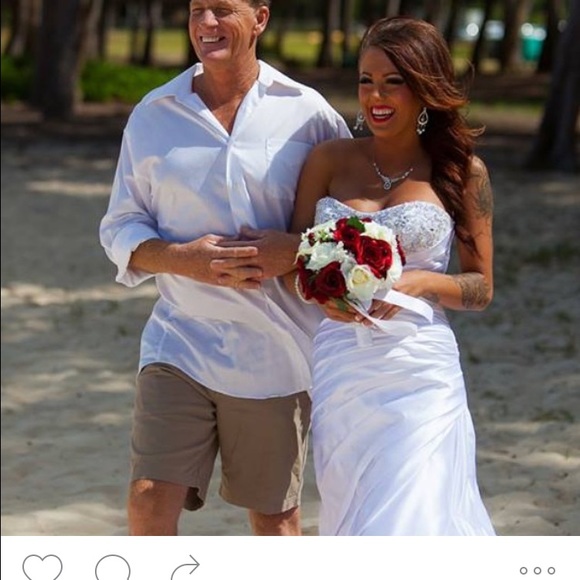 Wedding dress - Picture 2 of 3