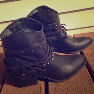 Betani adorable western booties