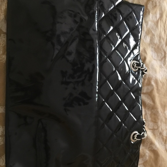 Large DSW tote with small cosmetic bag inside. - Picture 1 of 4