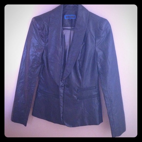 ✨SALE✨GUESS Faux Leather Blazer✨ - Picture 1 of 4