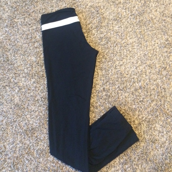 Black groovy lululemon pants