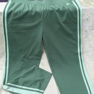 Nike green jogging pants size 20-22