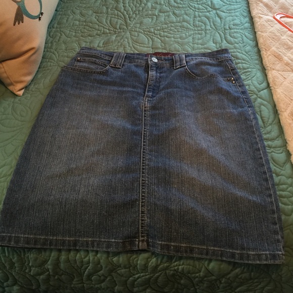Gloria Vanderbilt Denim skirt
