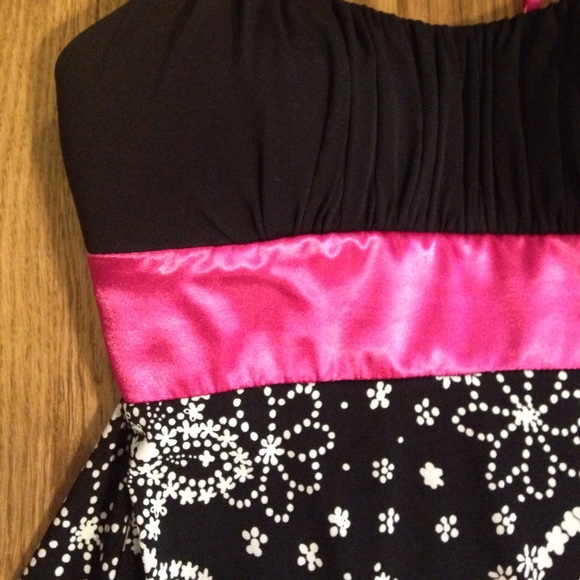 Dress - Picture 2 of 3