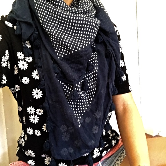 Navy and White Polka Dot AE Scarf🍂