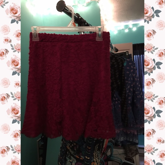 Cute high waisted skirt!