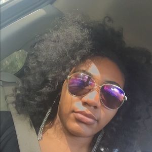 Meet your Posher, Chanel