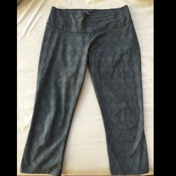 Nike dri-fit capri leggings.