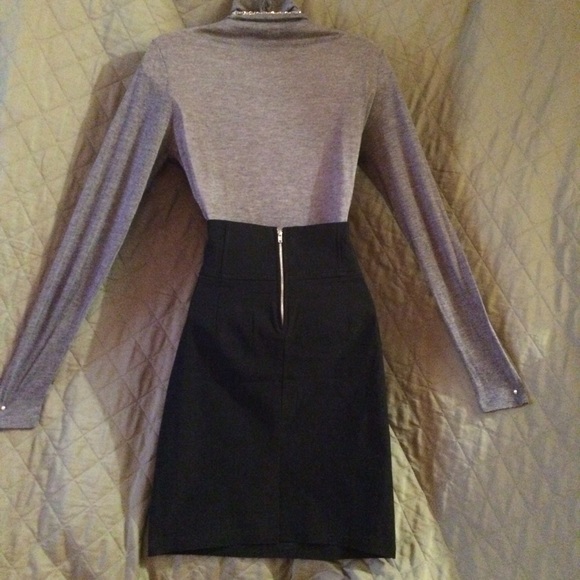 NWOT Stretch mini skirt with exposed zipper - Picture 2 of 4