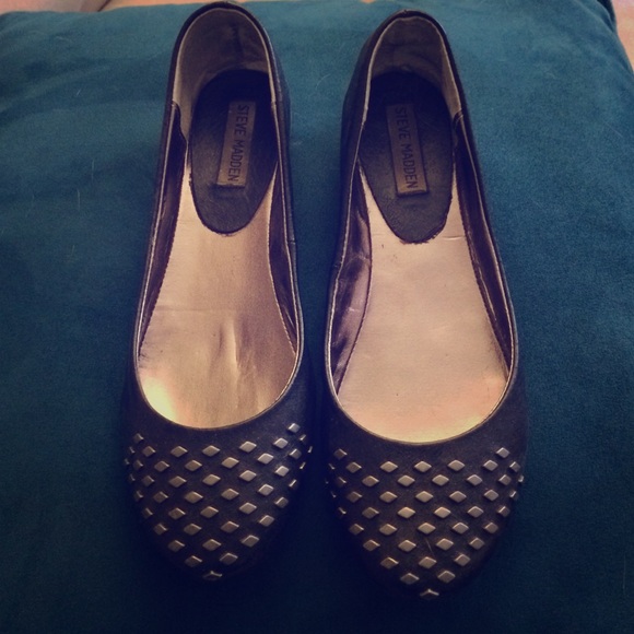 Steve Madden Black Studded Flats