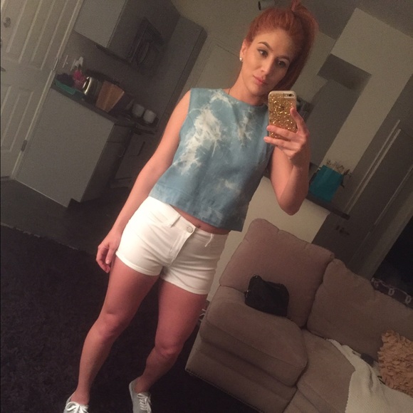 Meet your Posher, Corina - Picture 2 of 2