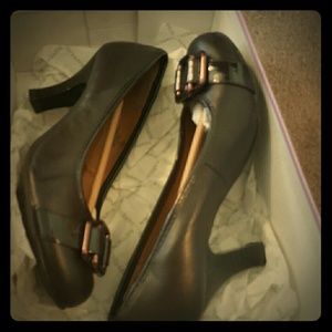 Vintage looking brown work pumps