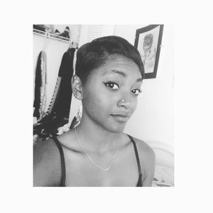 Meet your Posher, Loraina