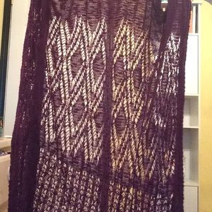 Sleeveless cranberry fringed wrap