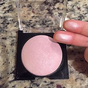 Measurable Difference Pink Frosty Highlighter