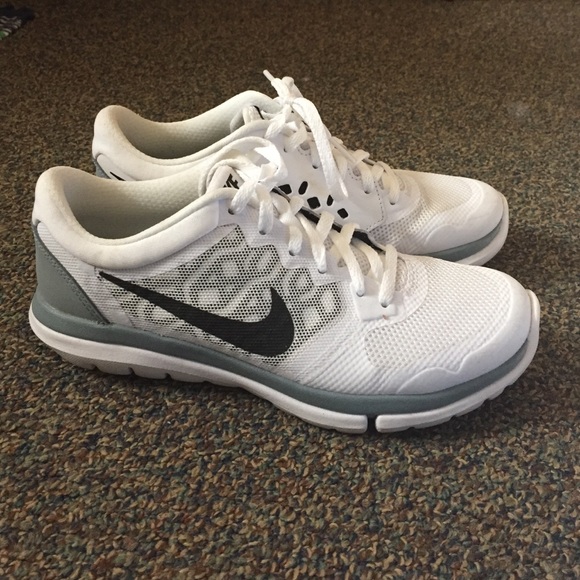 Nike Shoes - Nike Lightweight Running Shoes