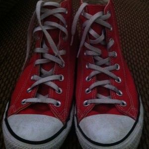 Red/white    Chuck Taylor converse all star