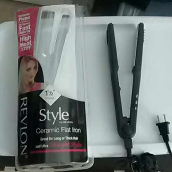 Revlon 1 1/2" Ceramic Flat Iron
