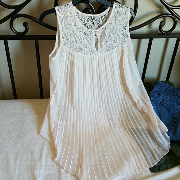 Light sheer top - Picture 3 of 4