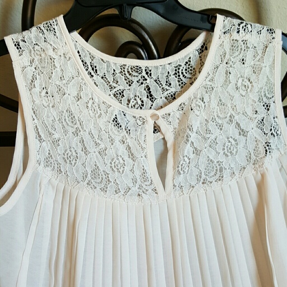 Light sheer top - Picture 4 of 4