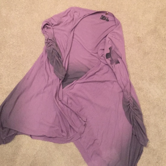 Very unique,goes with everything,size small - Picture 3 of 4