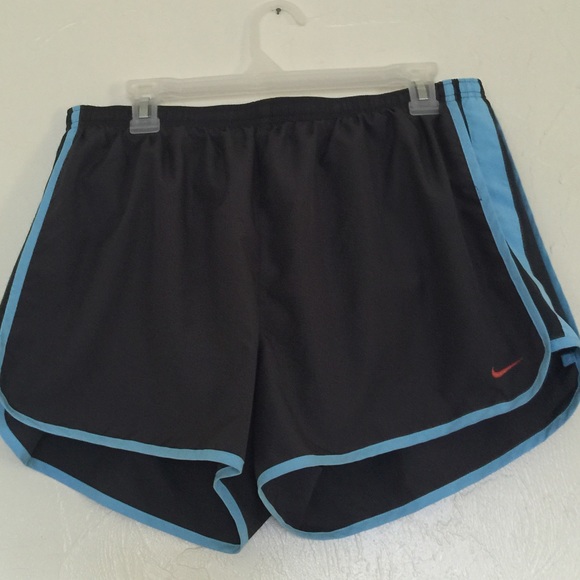 Nike shorts size xl