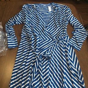 NWT XXL Old Navy printed wrap dress. Blue