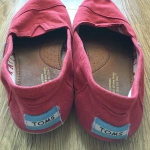 Toms