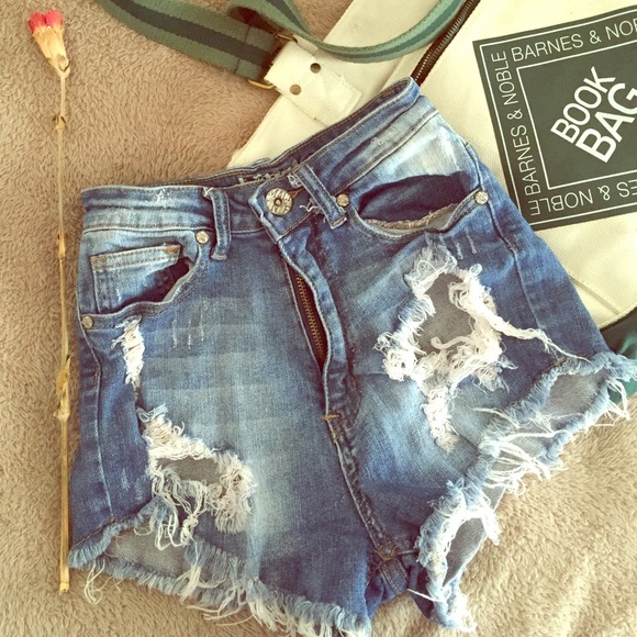 Size small (00-2) high waisted shorts (discovery)